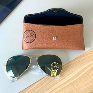 NWT Ray-Ban classic aviator sunglasses (gold frame, green G-15 lenses)